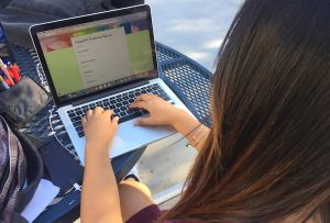 A student completes the CougarFIT sign up form online. Photo by Lexi Lane 